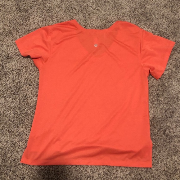 Lululemon T-shirt - Picture 2 of 2